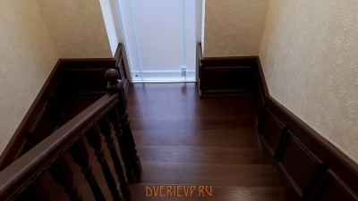 Лестница из массива ясеня на бетонное основание - фото 9
