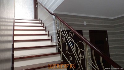 Лестница из массива ясеня с установленной подсветкой ступеней - фото 6